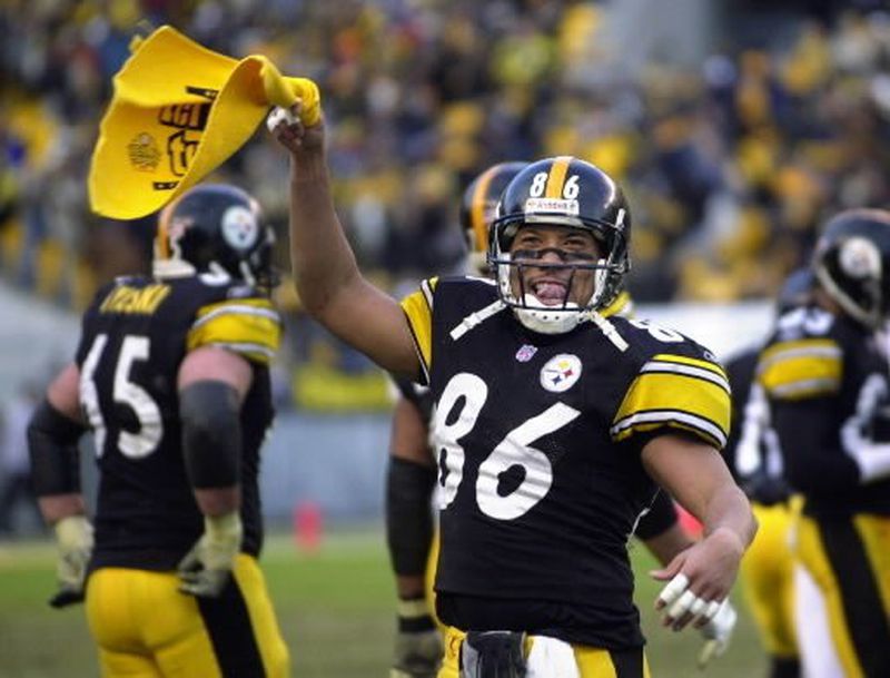 Giants Will Peterson breaking up pass meant for steelers Ward Hines in the  2nd quarter as the Pittsburgh Steelers played the NY Giants at Giants  Stadium Saturday December 18, 2004. Newsday photo/Paul