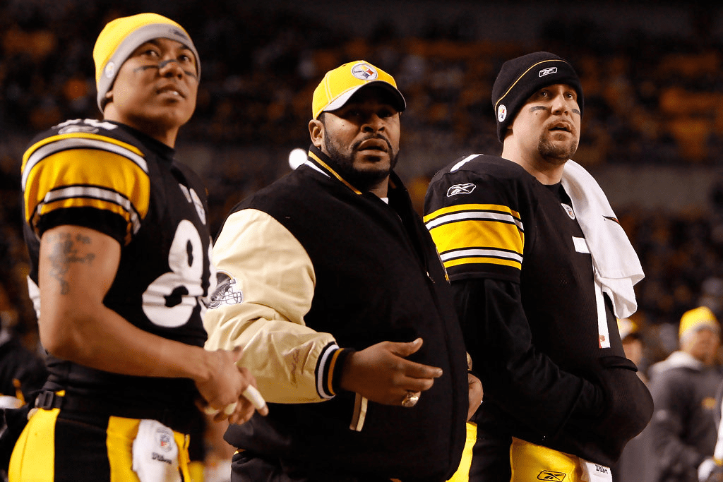 Steelers' Ward lashes out, says NFL doesn't care about players 