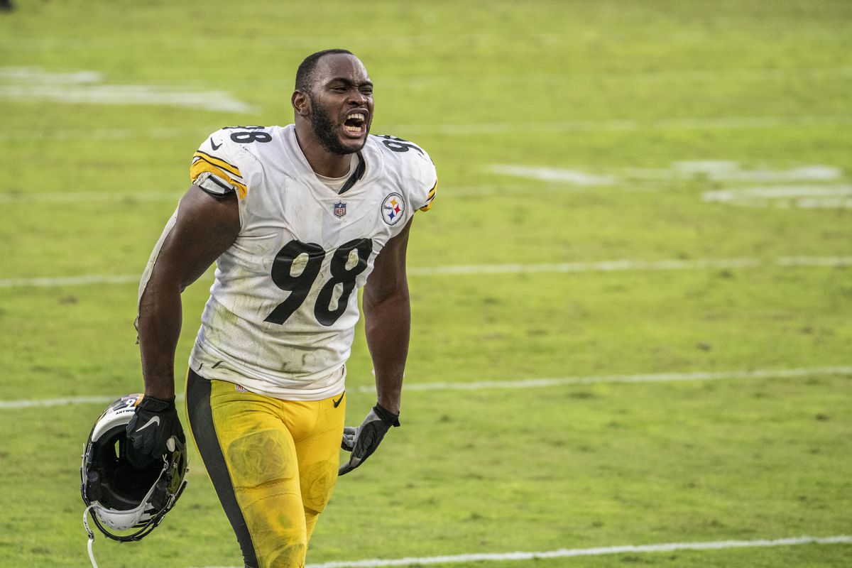 Vince Williams wears Ryan Shazier's jersey in practice