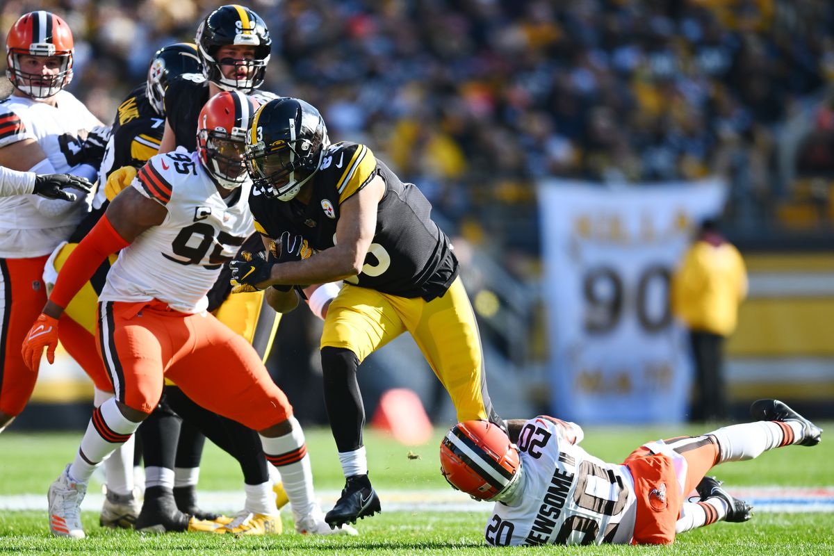 Pittsburgh Steelers tight end Connor Heyward (83) performs drills during an  NFL football practice at rookie minicamp, Friday, May 13, 2022, in  Pittsburgh. (AP Photo/Keith Srakocic Stock Photo - Alamy