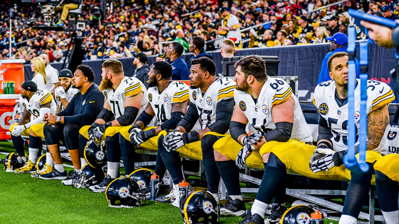 Alejandro Villanueva, a U.S. Army veteran, was the lone Steeler on