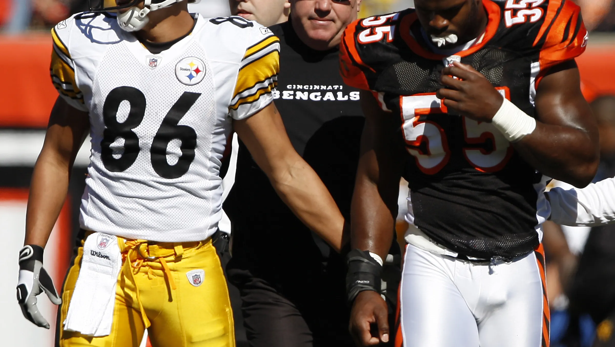 18 October 2009: Pittsburgh Steelers wide receiver Hines Ward (86) runs  with the football during the NFL football game between the Cleveland Browns  and Pittsburgh Steelers at Heinz Field in Pittsburgh, Pennsylvania.