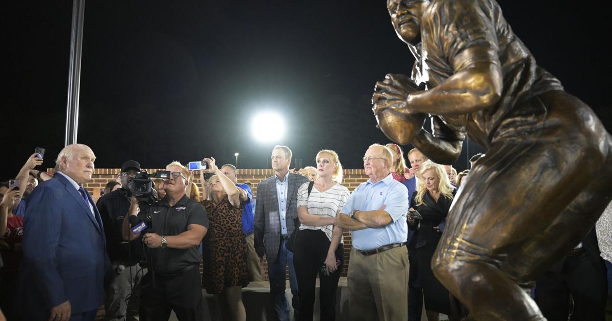 Terry Bradshaw surprises Fox Sports NFL colleagues with special