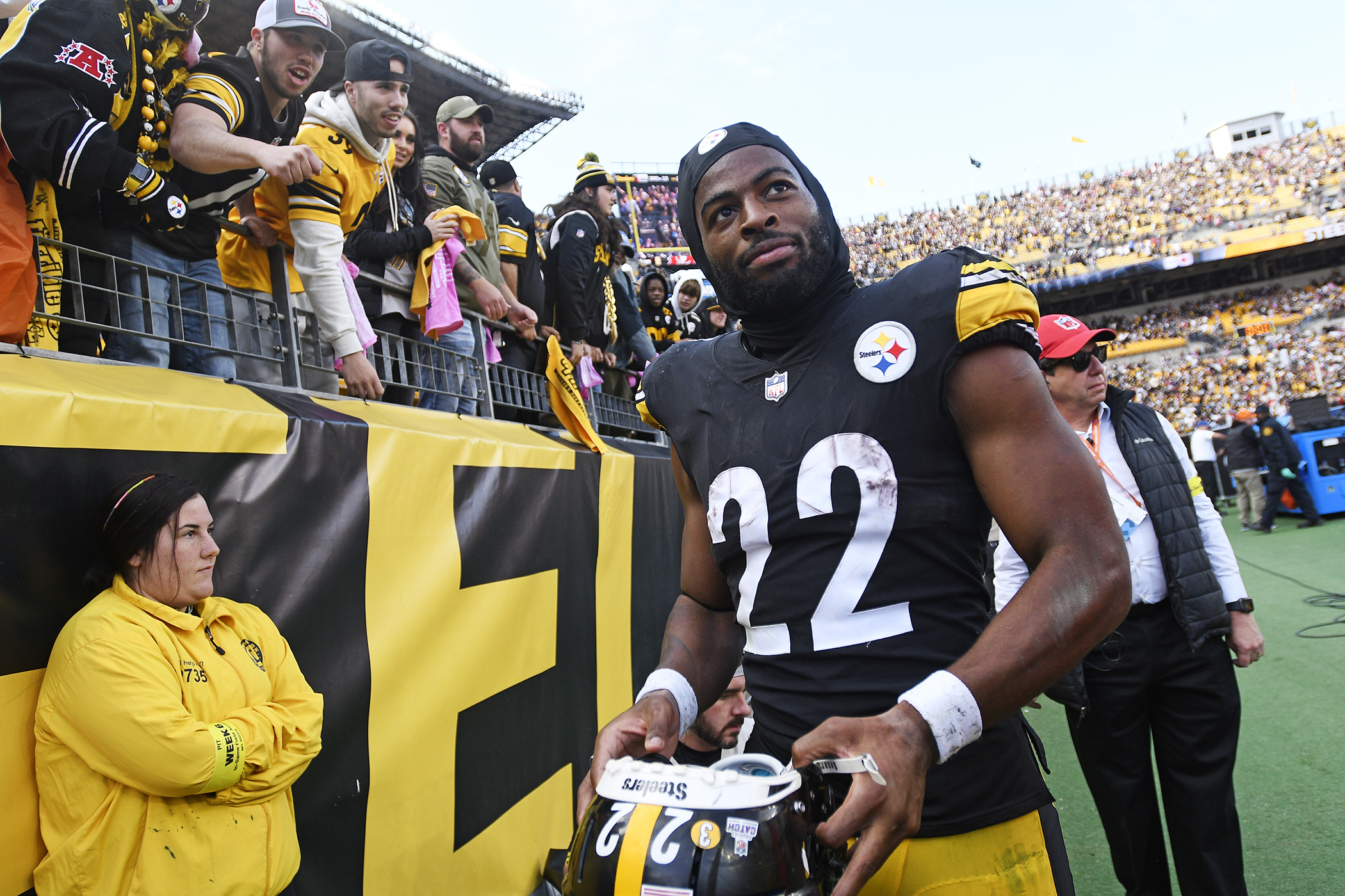 Las Vegas, Nevada, USA. 24th Sep, 2023. September 24th, 2023 Pittsburgh  Steelers offensive coordinator, Matt Canada sitting on the bench looking up  during pregame at Pittsburgh Steelers vs Las Vegas Raiders in