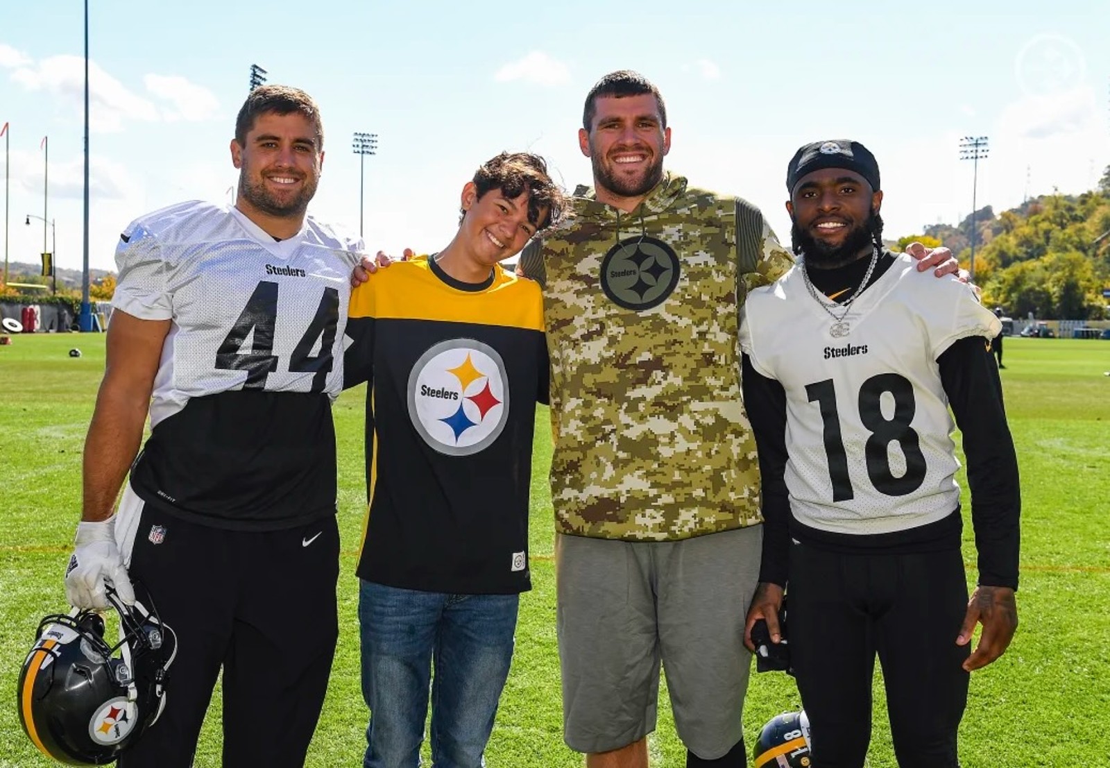 Pittsburgh Steelers fullback Derek Watt (44) practices before an