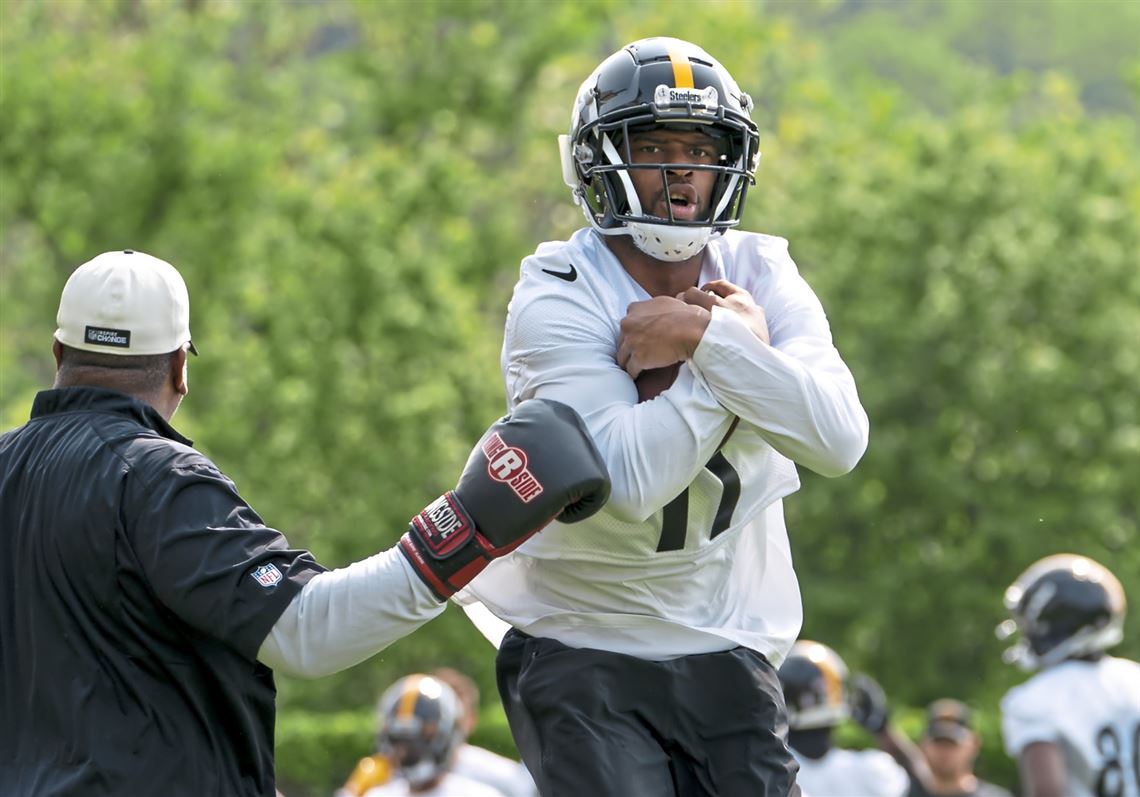 Steelers' Kenny Pickett Leads Roster w/Too Many Breakout Players to Fail