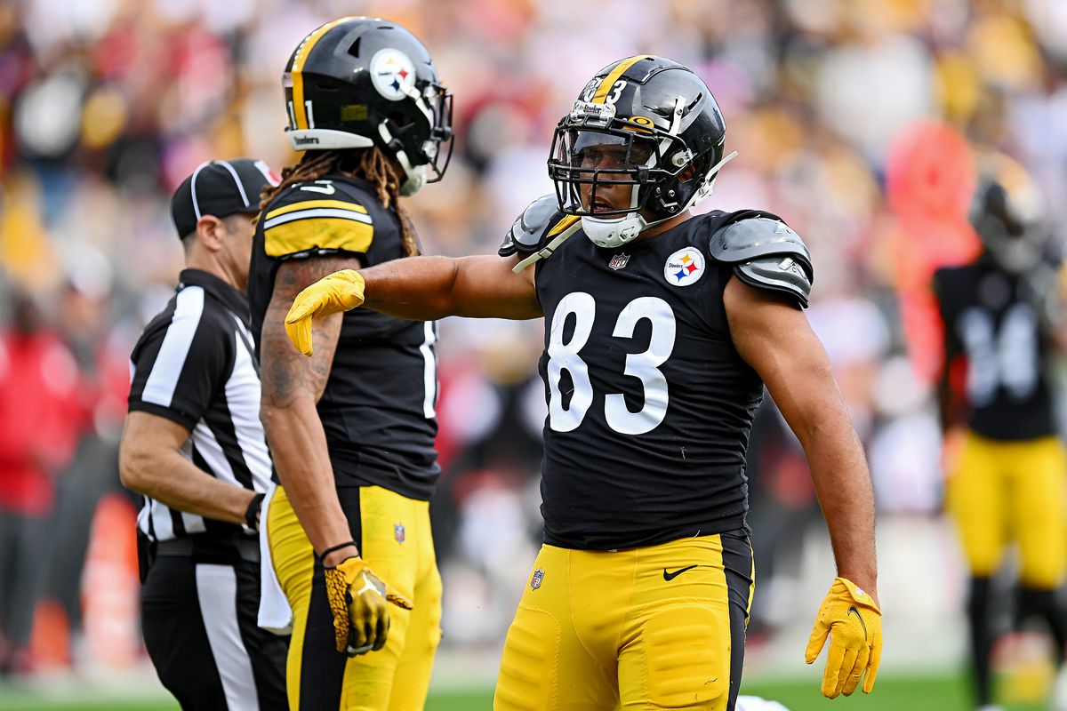 Pittsburgh Steelers tight end Connor Heyward (83) runs drills before an NFL  preseason football game against the Tampa Bay Buccaneers, Friday, Aug. 11,  2023, in Tampa, Fla. (AP Photo/Peter Joneleit Stock Photo - Alamy