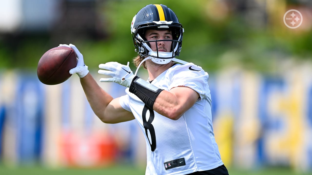 Steelers' Kenny Pickett Does His Best To Stay 'Flatline' On Game