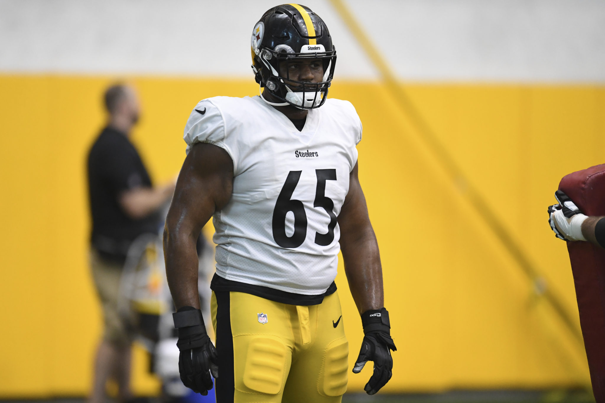 Taylor Lewan teases Steelers again with Mike Tomlin praise