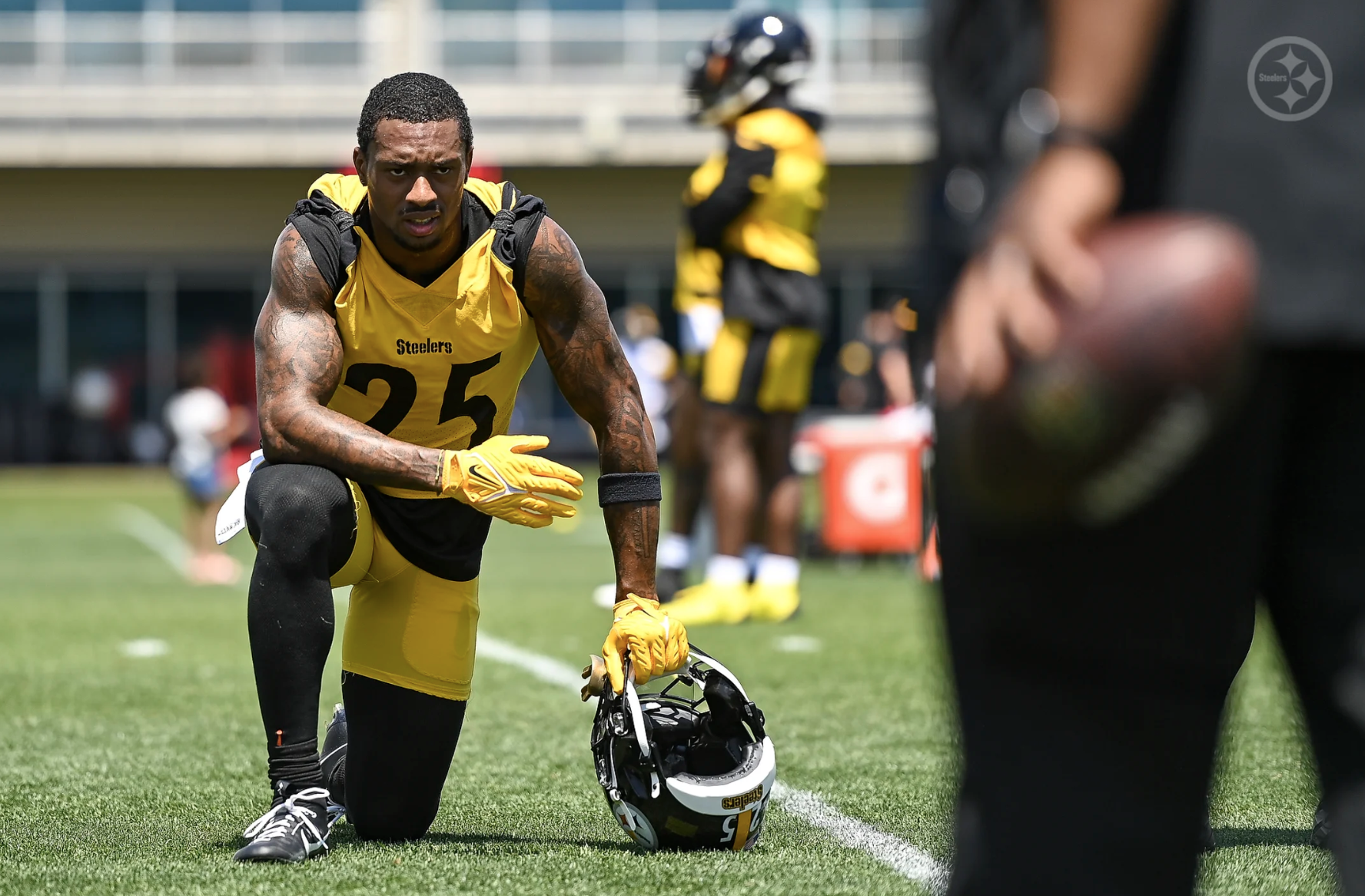 Steelers' Deshon Elliott Makes Bold Statement About His Future While