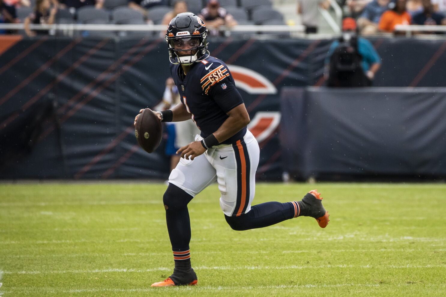 Chicago Bears Trade Justin Fields To Pittsburgh Steelers