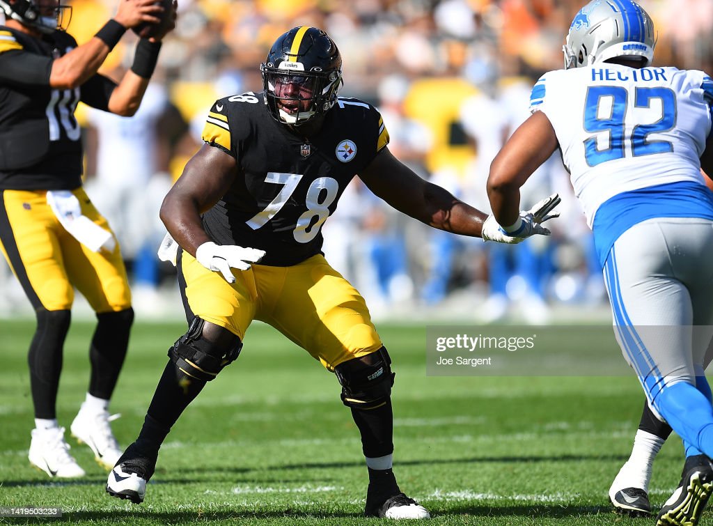 Pittsburgh Steelers guard James Daniels (78) blocks during an NFL football  game, Sunday, Oct. 9, 2022, in Orchard Park, NY. (AP Photo/Matt Durisko  Stock Photo - Alamy