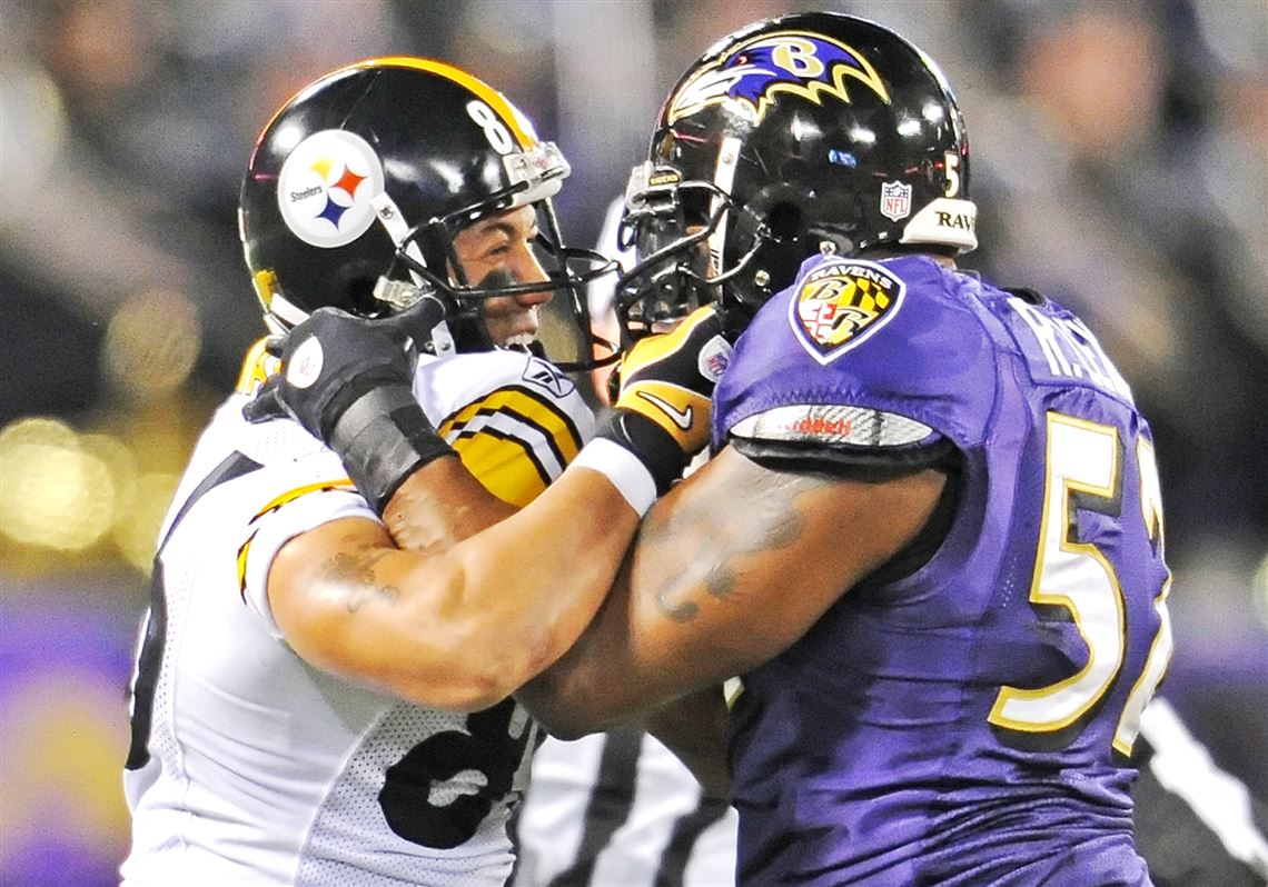 18 October 2009: Pittsburgh Steelers wide receiver Hines Ward (86) runs  with the football during the NFL football game between the Cleveland Browns  and Pittsburgh Steelers at Heinz Field in Pittsburgh, Pennsylvania.