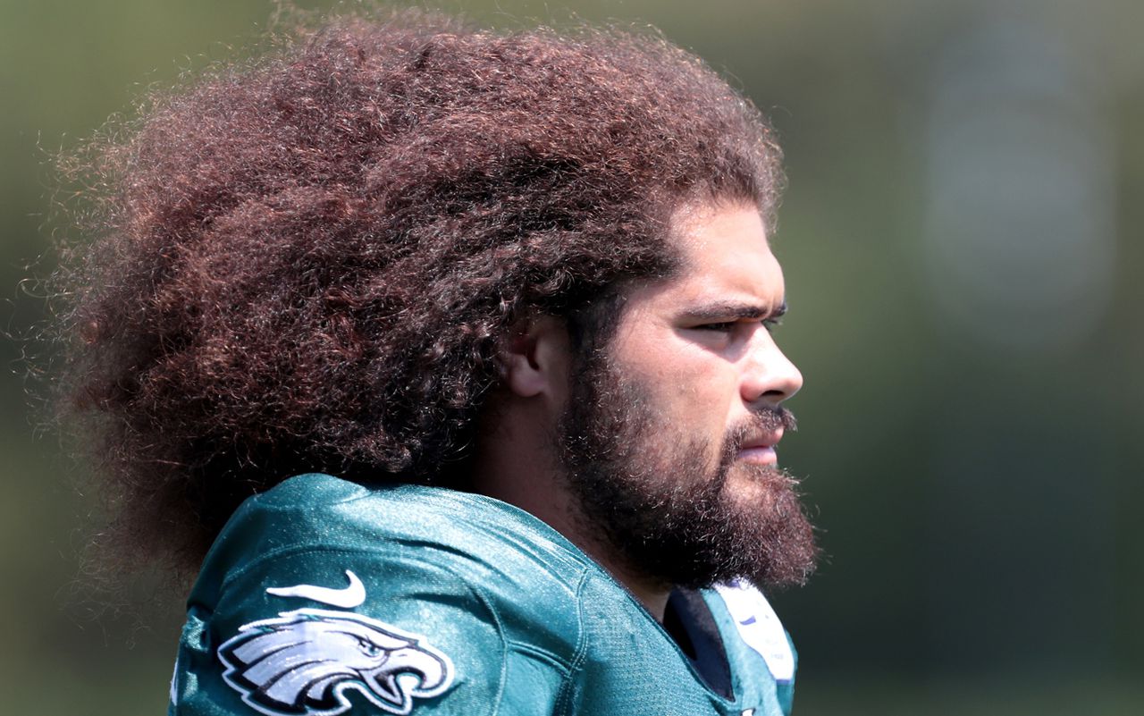 Eagles Extend G Isaac Seumalo