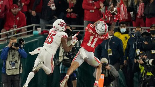 Jaxon Smith-Njigba makes over the shoulder touchdown catch against Utah in the Rose Bowl | Mark J. Terrill/AP Photo