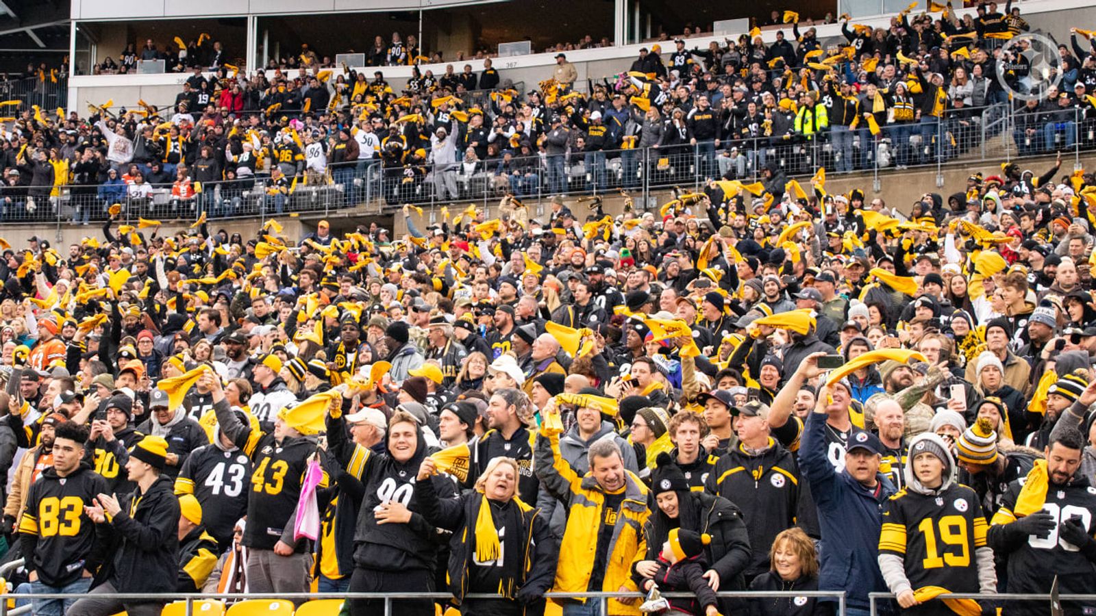 Pittsburgh steelers fans tailgate outside hi-res stock photography