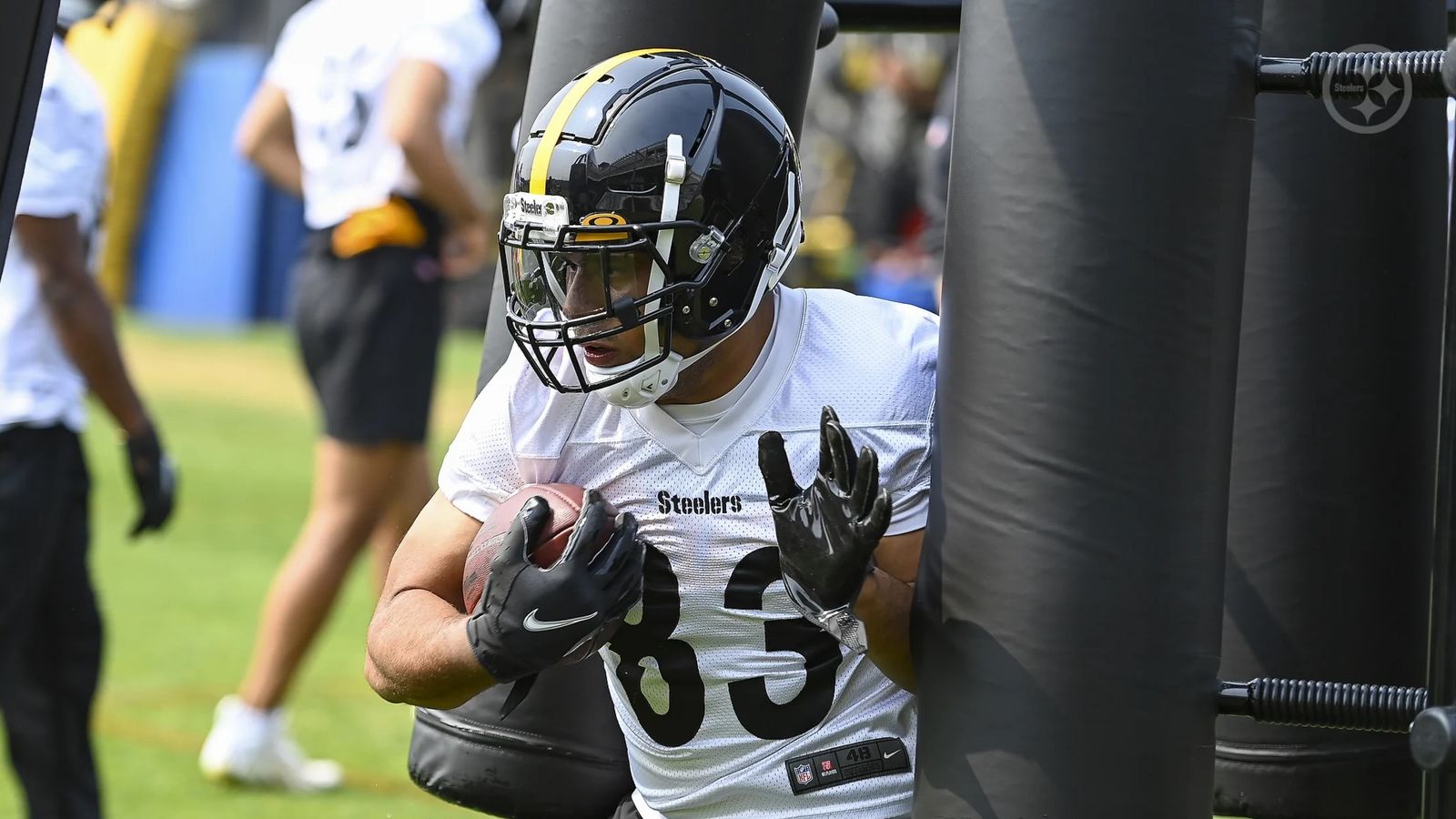 Pittsburgh Steelers tight end Connor Heyward (83) performs drills during an  NFL football practice at rookie minicamp, Friday, May 13, 2022, in  Pittsburgh. (AP Photo/Keith Srakocic Stock Photo - Alamy