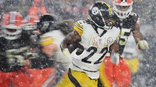 Steelers' Le'Veon Bell Drops Big Hint About Najee Harris In Eye-Opening Statement (Steelers News). Photo by Ken Blaze / Imagn Images