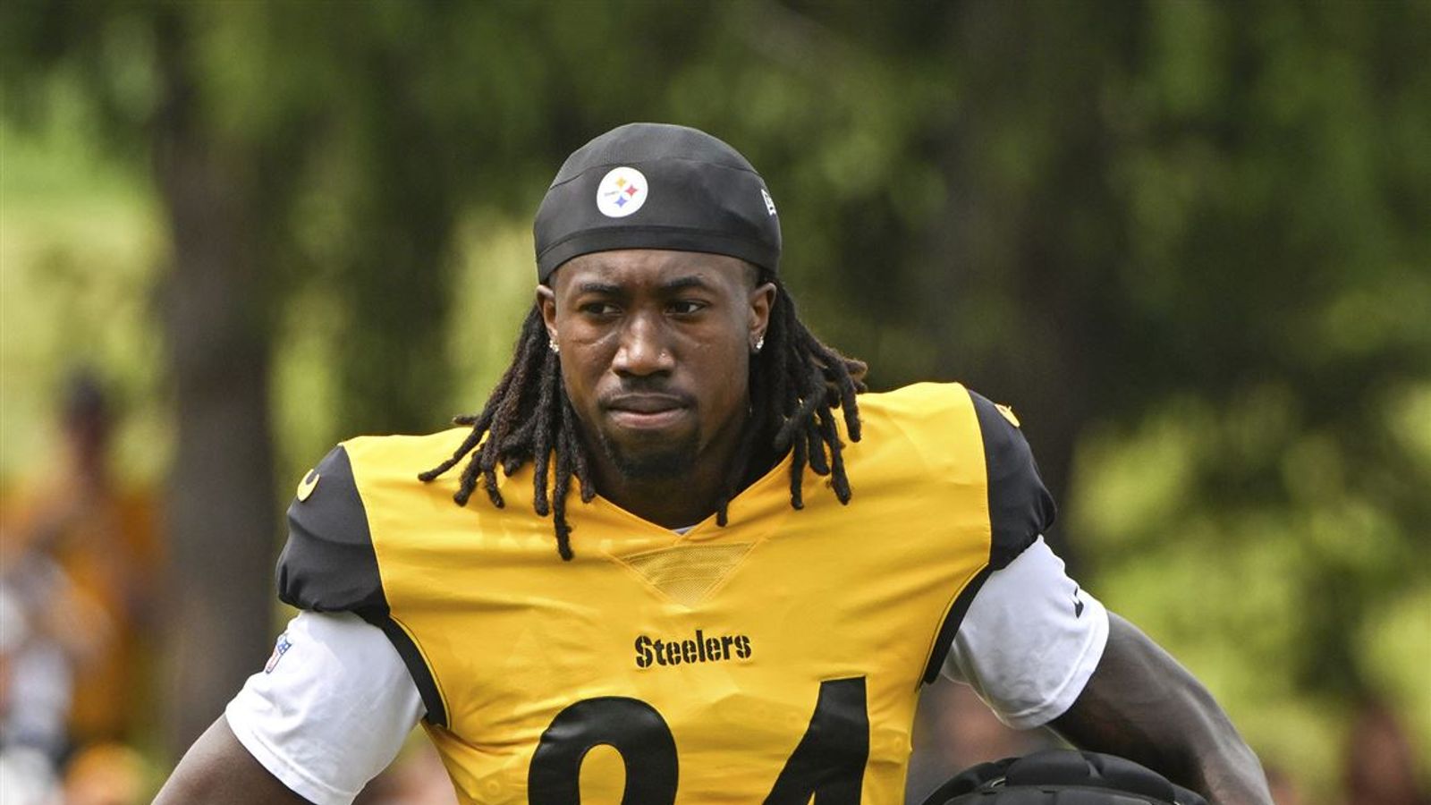 Steelers' Darius Slay Vows To Share Secret Techniques With Joey Porter Jr. For 2025 Breakout (Steelers News). Photo by AP Photo