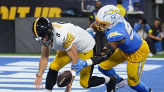 Insider Suspects An Issue With Steelers' Aaron Rodgers: "There Was Something Off" (Steelers News). Photo by Robert Gauthier / Los Angeles Times