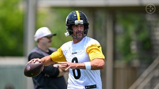 Steelers' Aaron Rodgers Had Big Lesson For 2025 Rookie: "Don't Look At My F*cking Eyes" (Steelers News). Photo by Karl Roser / Pittsburgh Steelers
