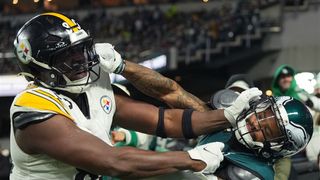 Steelers' Arthur Smith Blasts Darnell Washington For Fight Against Eagles: "Gotta Be Smarter" (Steelers News). Photo by Mitchell Leff / Getty Images