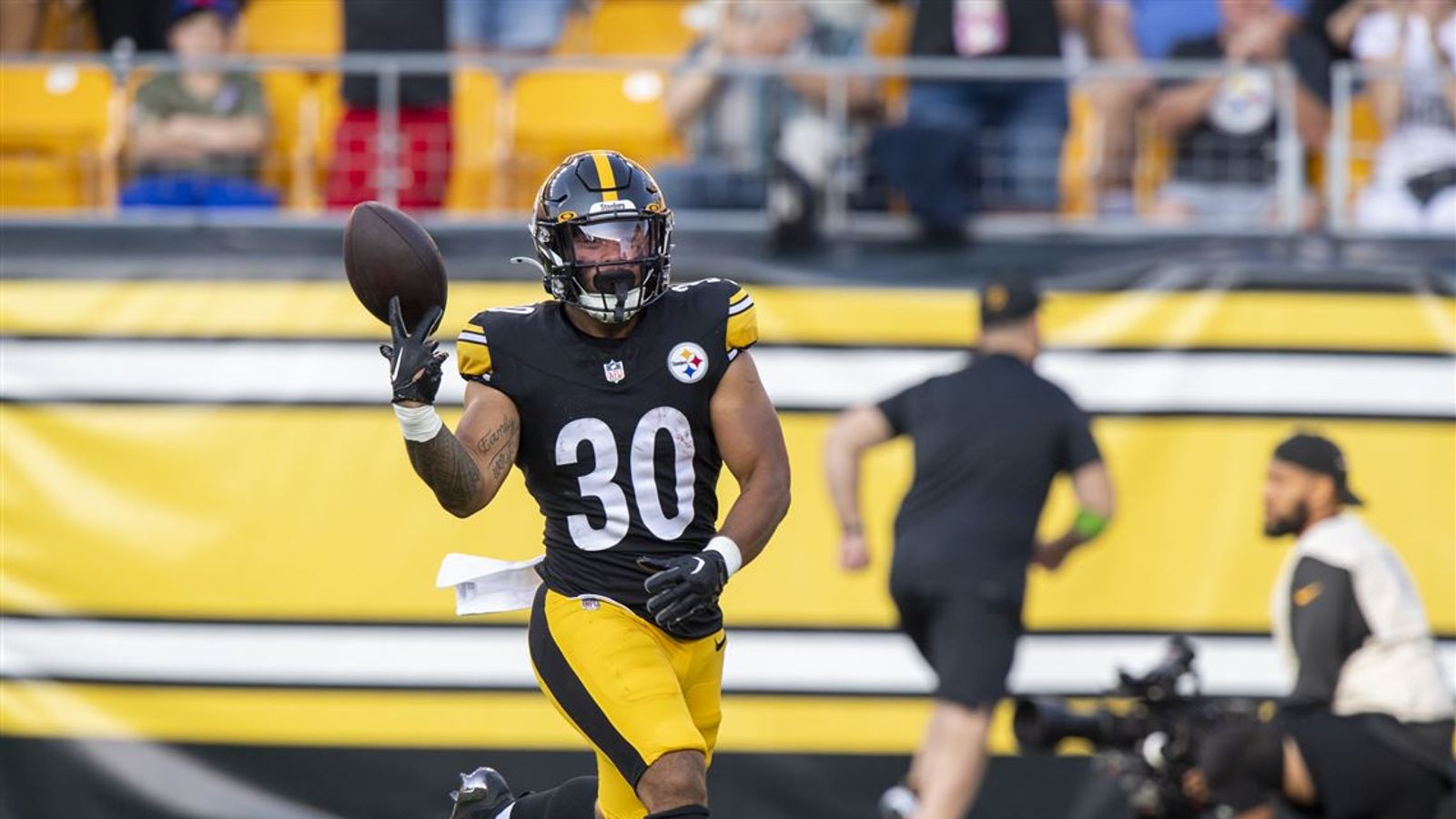 Steelers' Backfield Earns Surprising Top-10 Ranking Ahead Of 2026 Season (Steelers News). Photo by Benjamin B. Braun / Pittsburgh Post-Gazette 