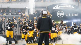 Steelers' Mike McCarthy Is Making Obvious Change From Mike Tomlin's Tenure (Steelers News). Photo by Charles LeClaire / Imagn Images