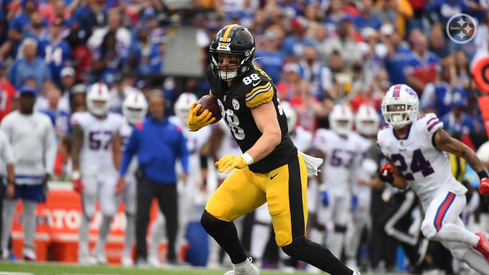 "I Tried To Teach Him Everything": Steelers Former TE Eric Ebron Detailed His Relationship With Then Rookie Pat Freiermuth (Steelers News). Photo by Caitlyn Epes / Pittsburgh Steelers