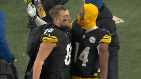 Steelers' George Pickens Needed To Be Quickly Held Back By Pat Freiermuth After Arguing With Fans (Steelers News)