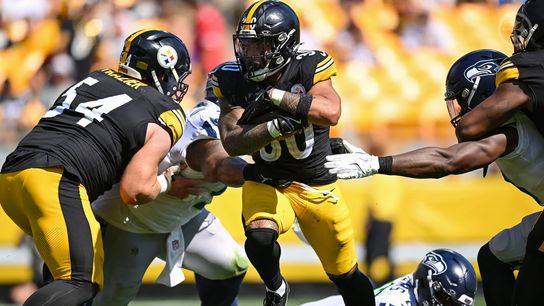 Jaylen Warren runs against the Seahawks.