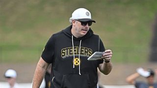 Steelers' Arthur Smith Receives Enthusiastic Approval Prior To Matchup With Bengals: "He** Of A First Month" (Steelers News). Photo by Sebastian Foltz / Post-Gazette