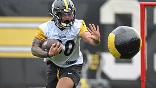 Insider Claims Steelers' Jaylen Warren Is Absolutely The Best Skill Player On The Team (Steelers News). Photo by Sebastian Foltz / Post-Gazette
