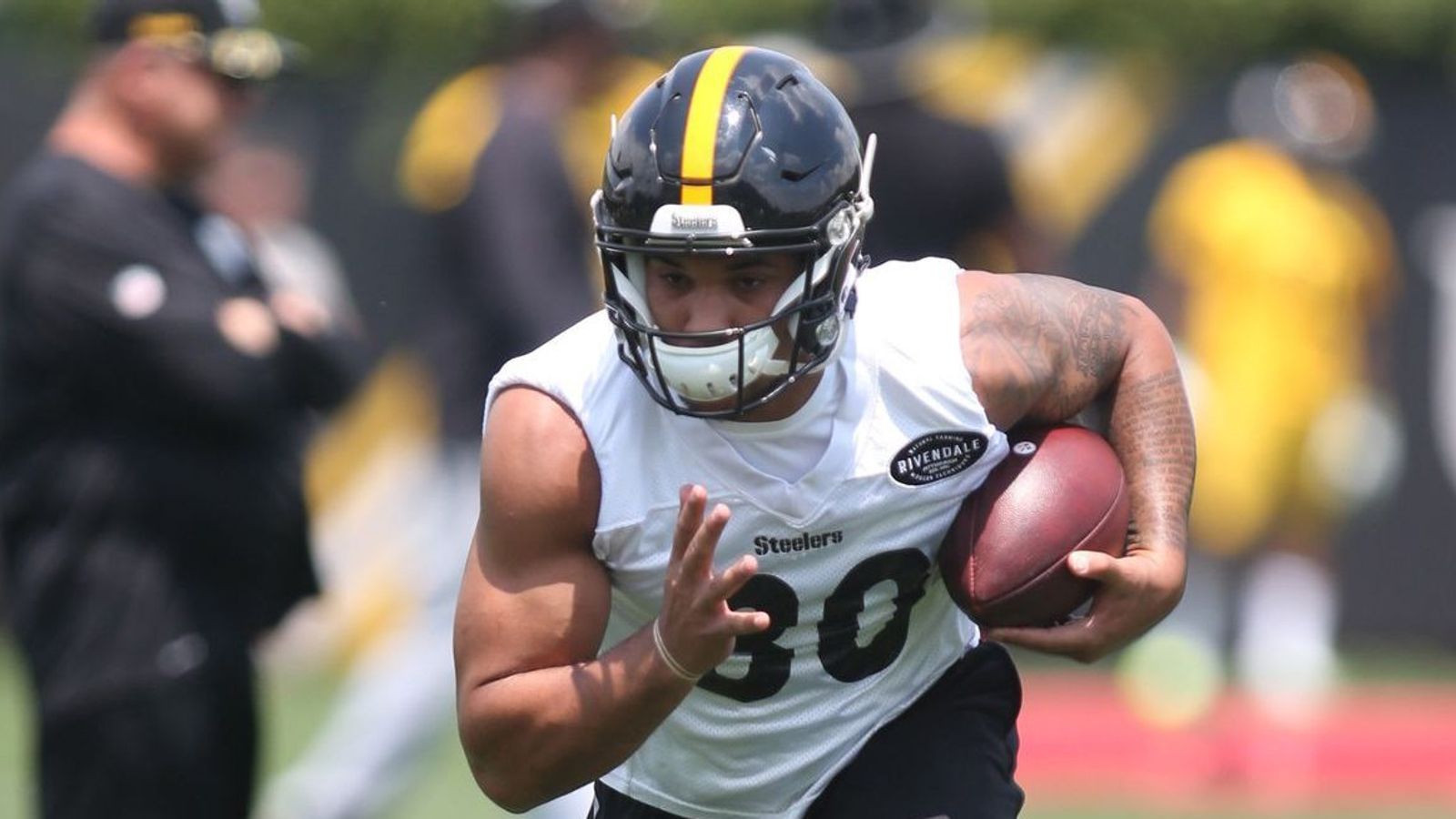 Former Steelers running back James Conner signs with Cardinals