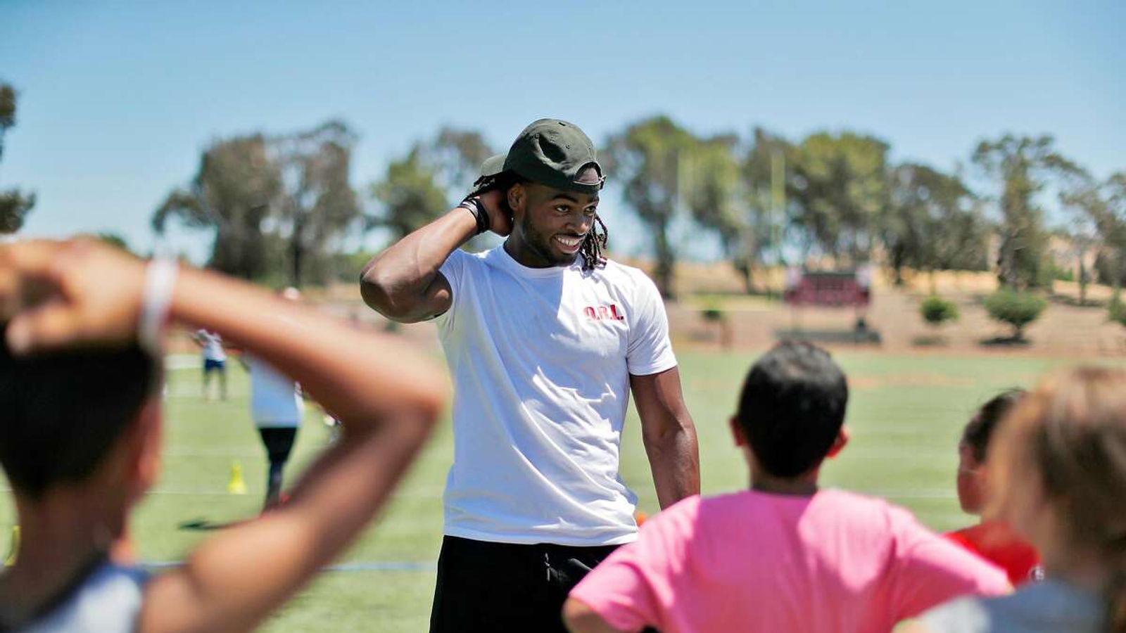 Najee Harris attends NFL draft party at Bay Area homeless shelter