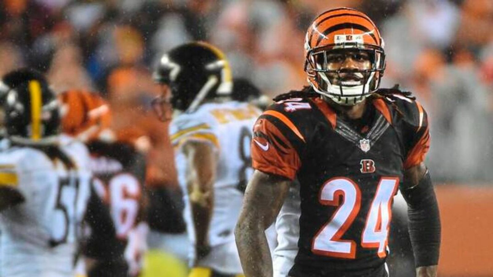 PHOTO: Fan's Pacman Jones Bengals jersey actually has Pac-Man on it 