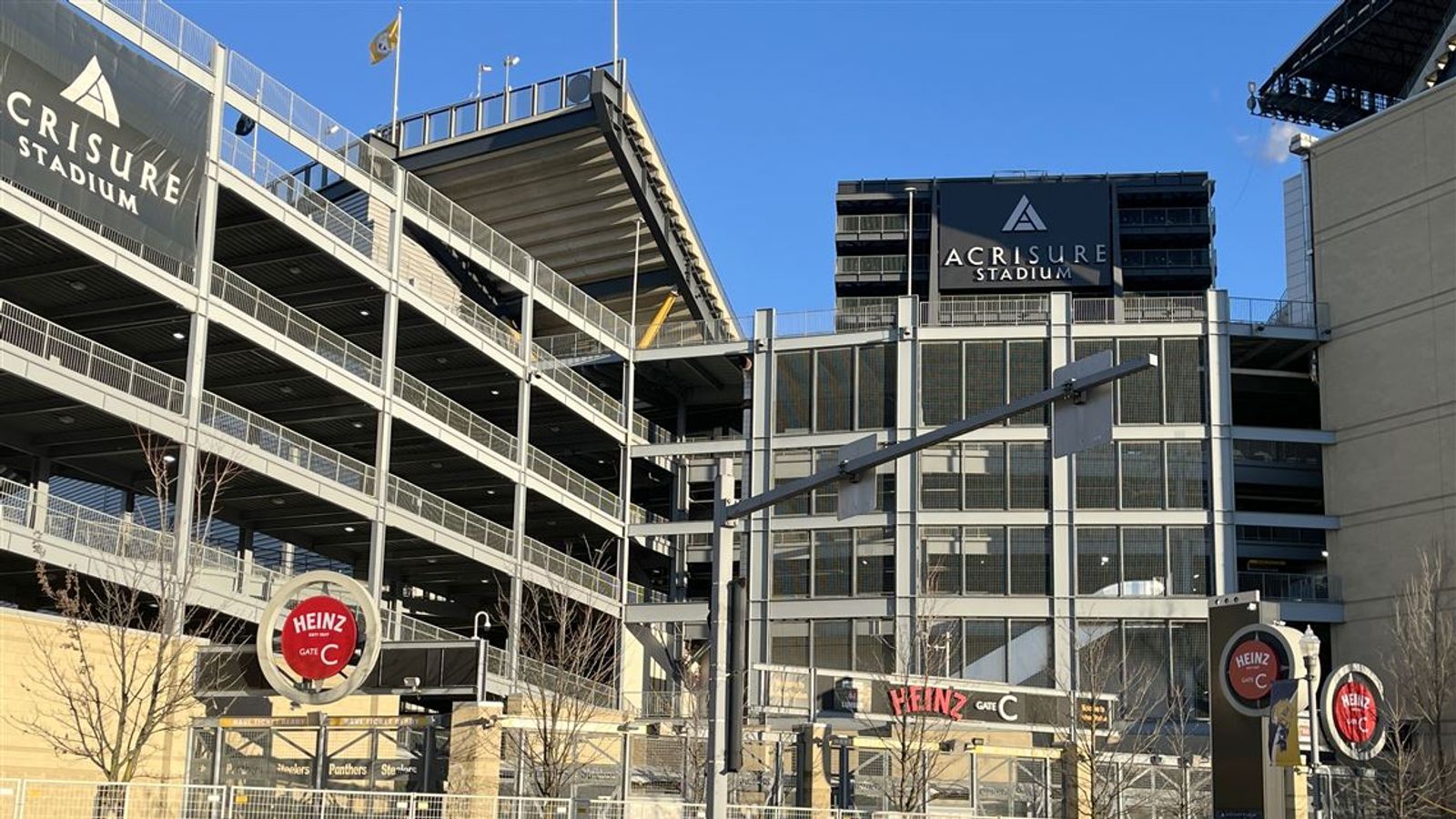 Fan dies after fall from escalator at Steelers' Acrisure Stadium