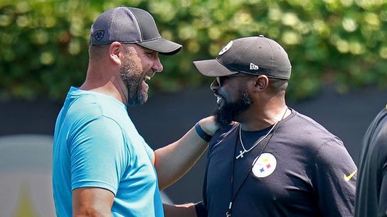 Former Steelers QB Ben Roethlisberger returns to practice and chats with head coach Mike Tomlin