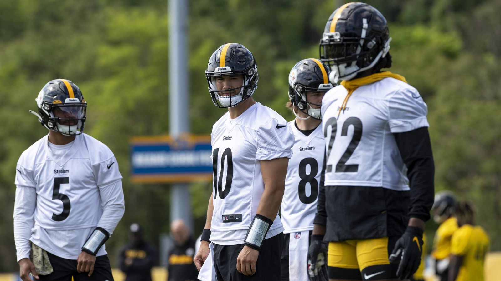 Pittsburgh Steelers entering a difficult situation with QB Mitch Trubisky -  Behind the Steel Curtain