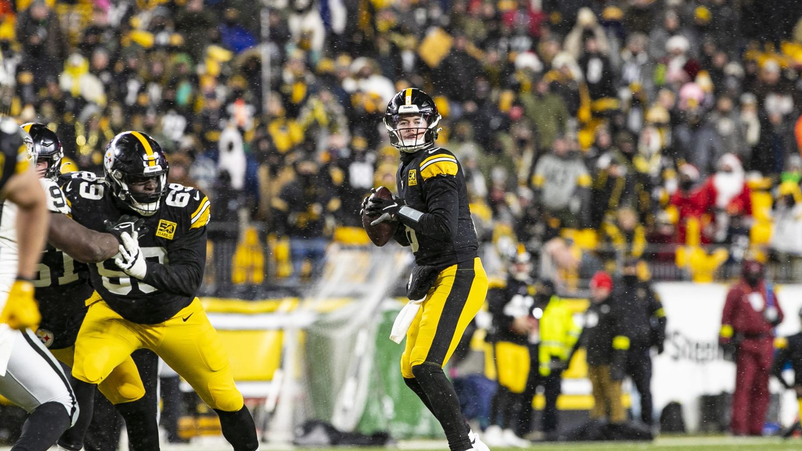 NBC Analyst Cris Collinsworth Compares Steelers Rookie QB1 Kenny Pickett To  Patrick Mahomes After Game-Winning Drive