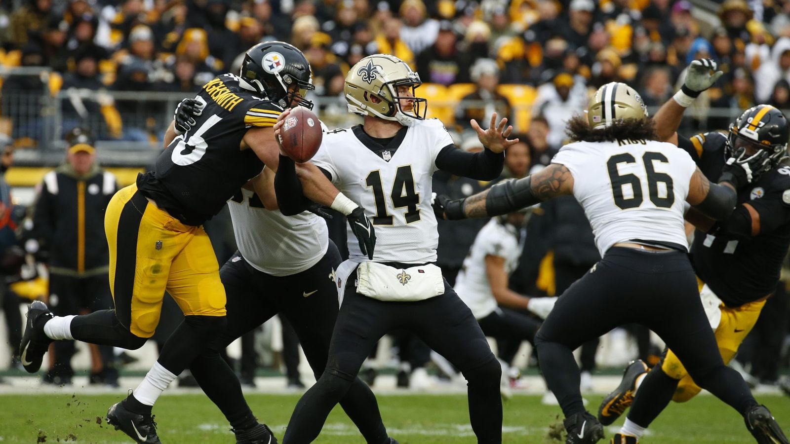 Pittsburgh Steelers linebacker Alex Highsmith (56) walks off the field  after an NFL football game against the Indianapolis Colts, Monday, Nov. 28,  2022, in Indianapolis. (AP Photo/Zach Bolinger Stock Photo - Alamy