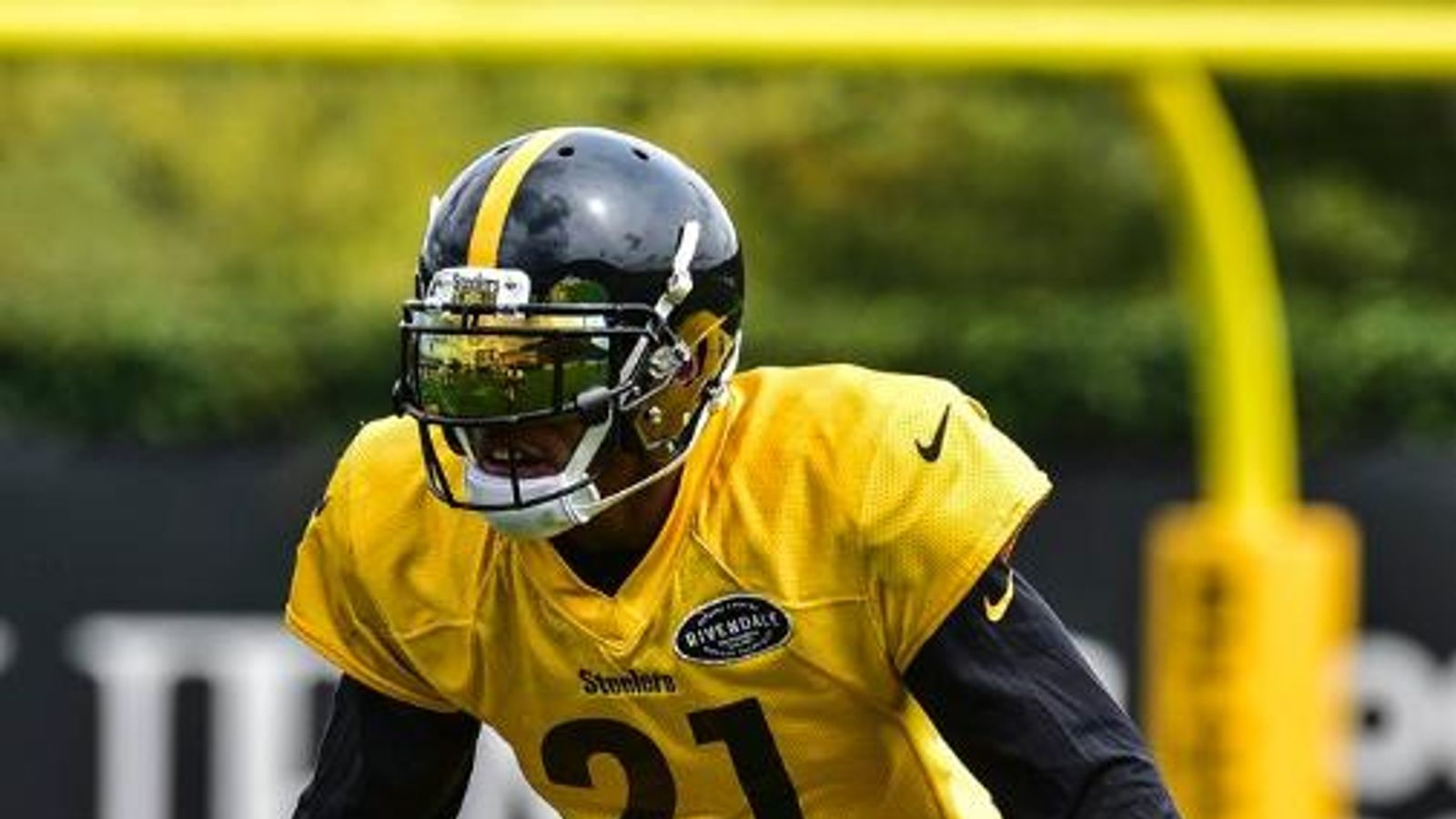 Are the Steelers hinting at bringing the yellow helmet back? 