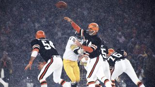 In 1979 A Garbage Can Full Of Beer In The Steelers Locker Room And Terry Bradshaw Nearly Cost Cincinnati Bengals QB Ken Anderson A Plane Ticket Home (Steelers News)