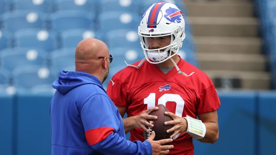 Steelers QB Mitch Trubisky with Giants HC Brian Daboll at Bills practice in 2021