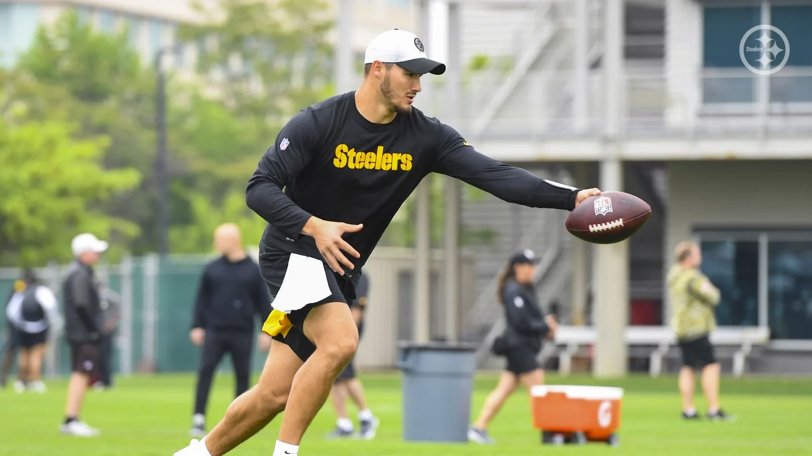 Steelers' Art Rooney II expects Mitch Trubisky to return as Kenny