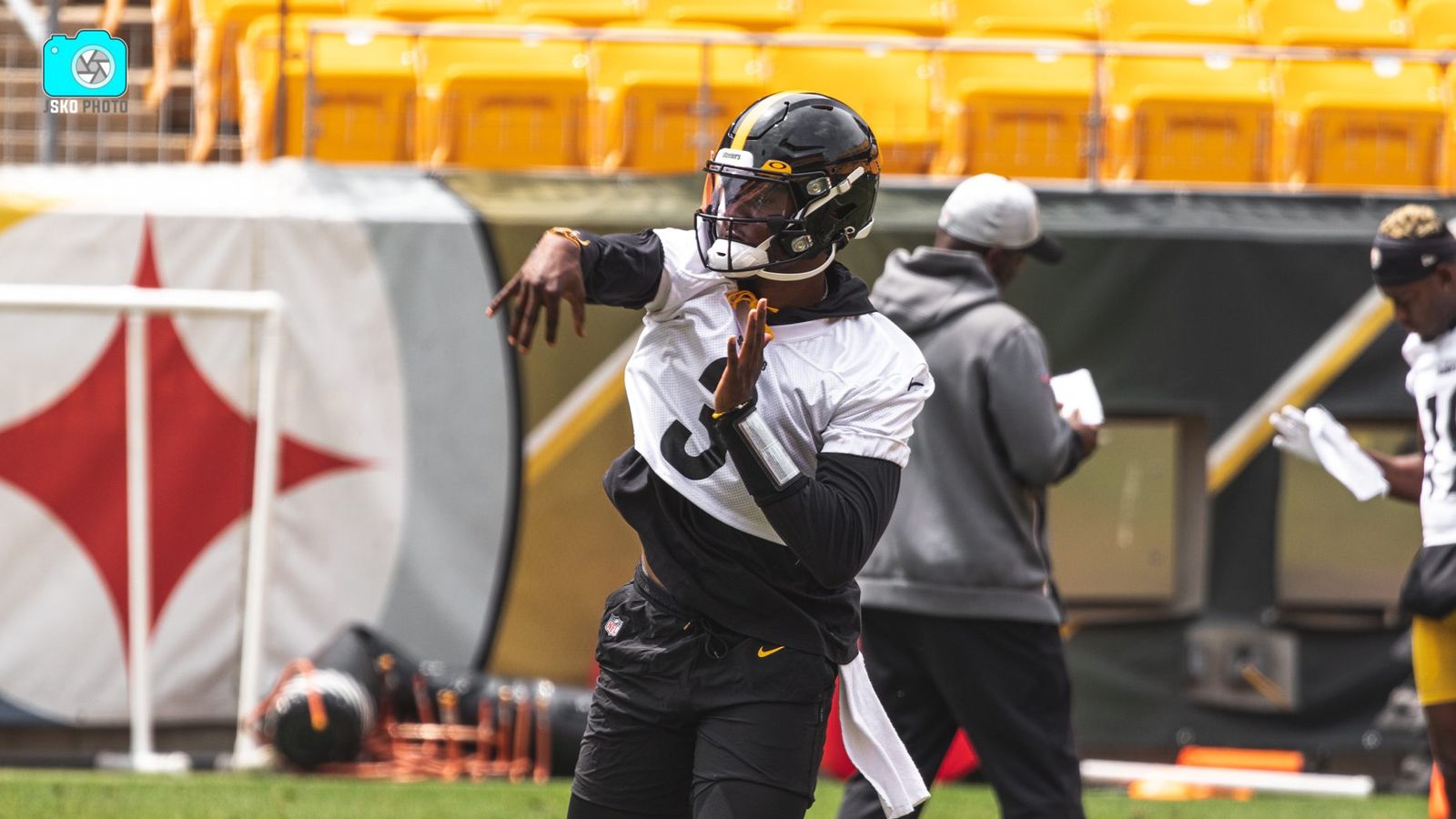 Steelers: Mike Tomlin provides glimpse at potential first-round