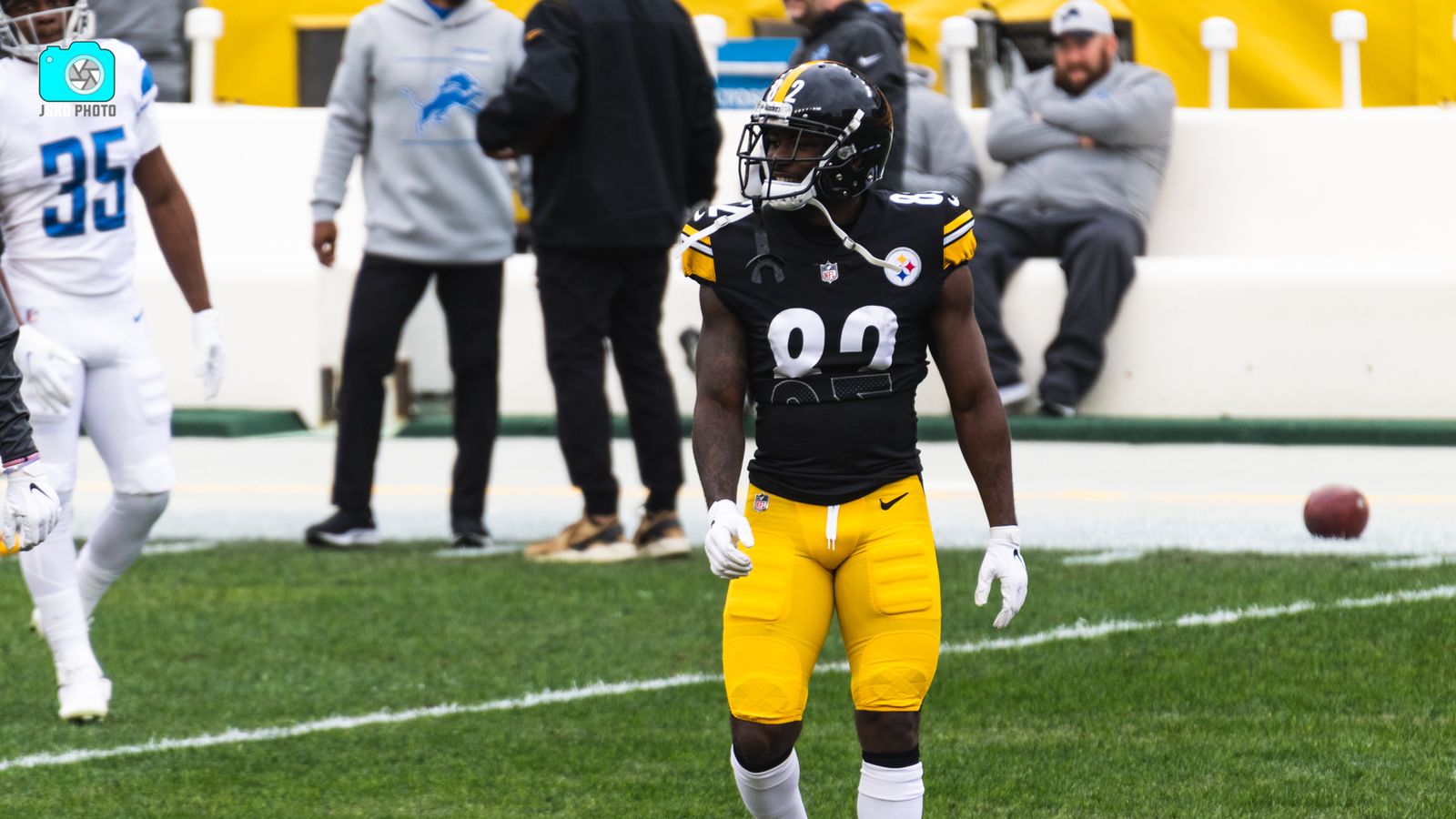 Pittsburgh Steelers vs. New England Patriots - 2022 NFL Regular Season Week  2 - Acrisure Stadium in Pittsburgh, PA