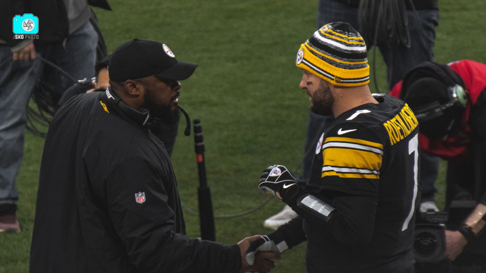 Pittsburgh Steelers quarterback Ben Roethlisberger holds the hand of  Pittsburgh Steelers Head Coach Mike Tomlin as they watch the final seconds  of the game on February 1. 2009. Roethlisberger tossed a game-winning