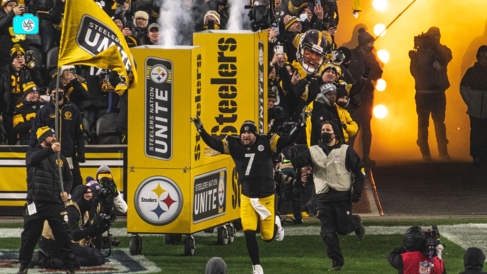 PITTSBURGH, PA - NOVEMBER 20: Pittsburgh Steelers quarterback