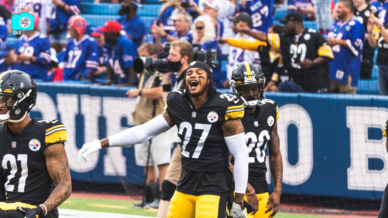 Marcus Allen practicing with Steelers linebacker group